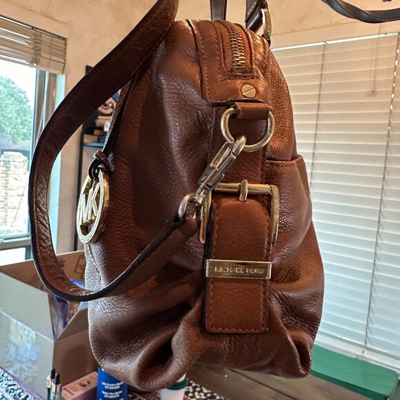 Michael Kors Brown Pebbled Leather Two Way Shoulder Crossbody Slouchy Bag, Fair - Picture 3 of 15